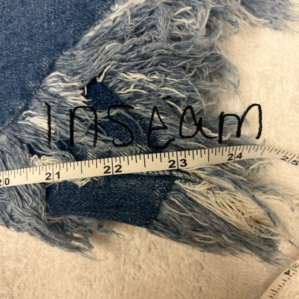 **LIKE NEW** KanCan Distressed Blue Ankle Jeans - Picture 8 of 9